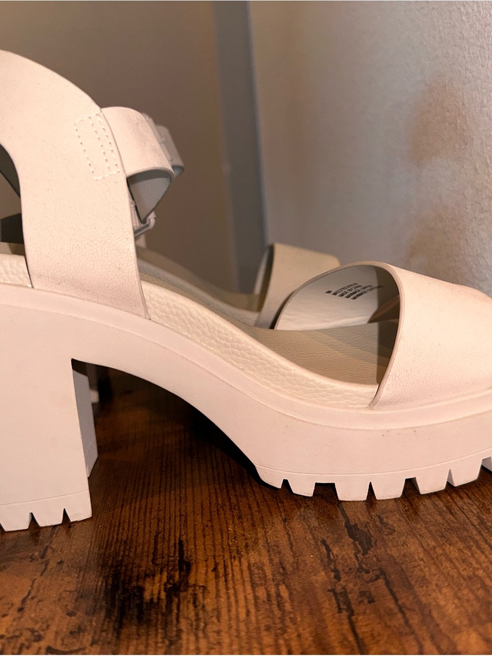 MIA Ivelisse Platform Sandals Off White Chunky Heel Size 9 Like New